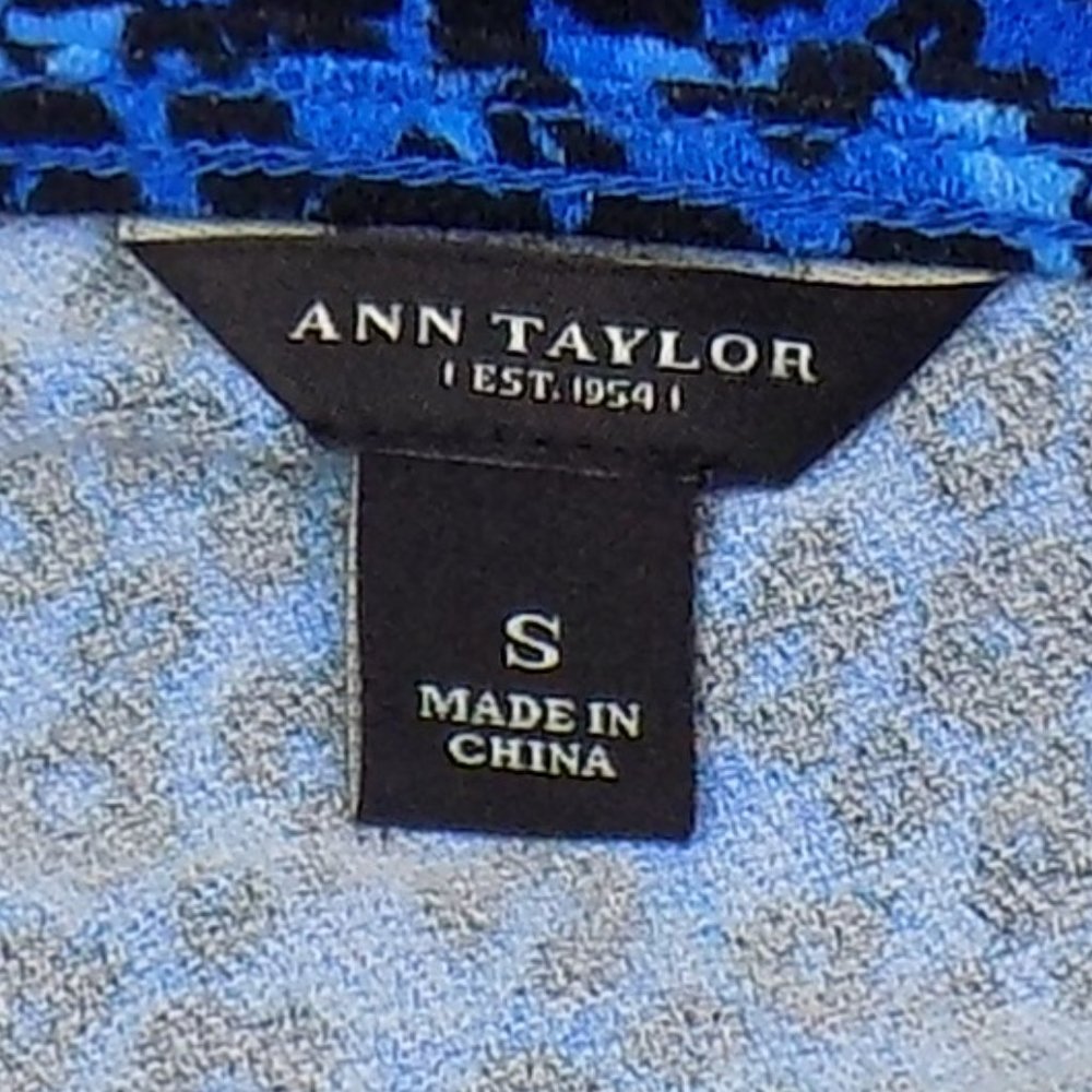 Ann Taylor Blue Leopard Print 3/4 Sleeve Blouse Size Small - Picture 6 of 7